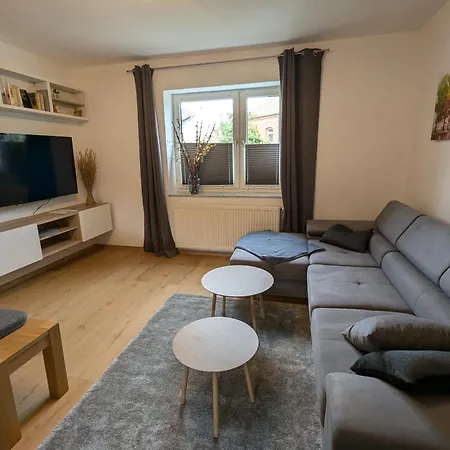 Moderne Ferienwohnung Fuer Bis Zu 6 Personen - Netflix, Ps4, Zentrumsnaehe Und Mehr In Celle Exterior foto