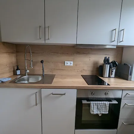 Moderne Ferienwohnung Fuer Bis Zu 6 Personen - Netflix, Ps4, Zentrumsnaehe Und Mehr In Celle Exterior foto