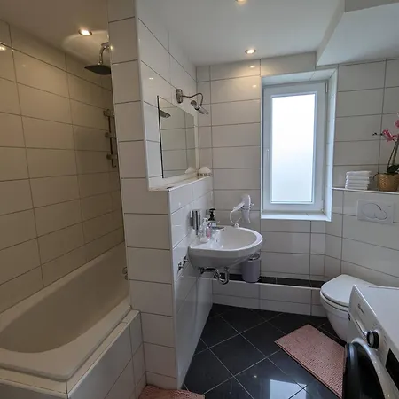Moderne Ferienwohnung Fuer Bis Zu 6 Personen - Netflix, Ps4, Zentrumsnaehe Und Mehr In Celle Exterior foto