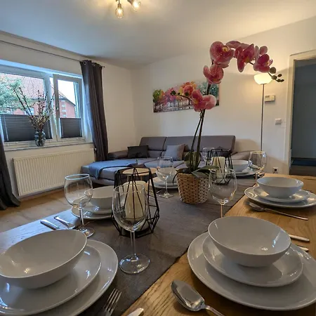 Moderne Ferienwohnung Fuer Bis Zu 6 Personen - Netflix, Ps4, Zentrumsnaehe Und Mehr In Celle Exterior foto
