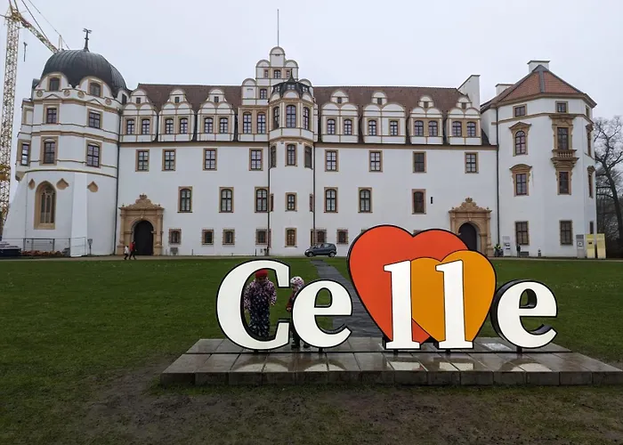 Moderne Ferienwohnung Fuer Bis Zu 6 Personen - Netflix, Ps4, Zentrumsnaehe Und Mehr In Celle