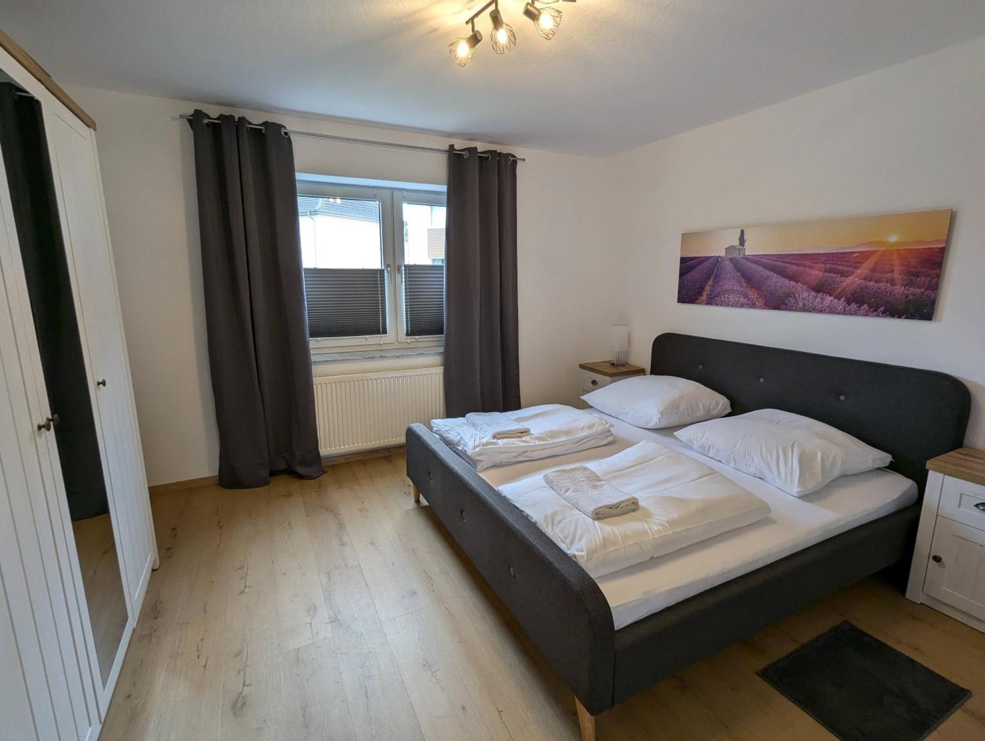 Moderne Fuer Bis Zu 6 Personen - Netflix, Ps4, Zentrumsnaehe Und Mehr In Apartment